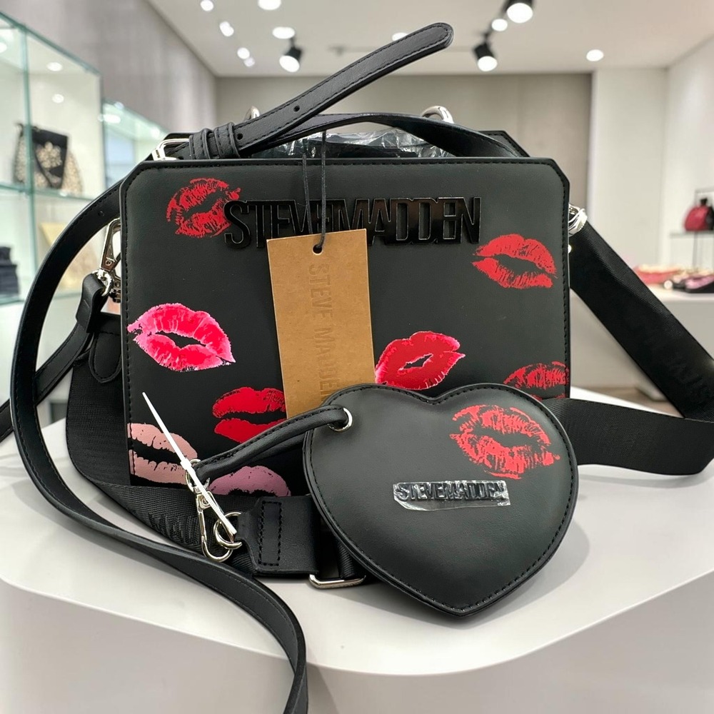 Steve Madden Bevelyn Crossbody Bag 9" Black Valentines Kisses Lip Print NEW